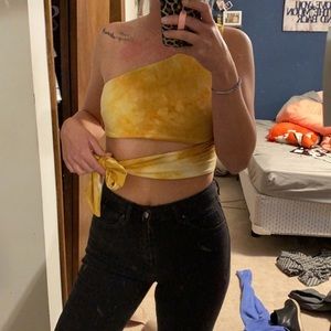 Yellow croptop